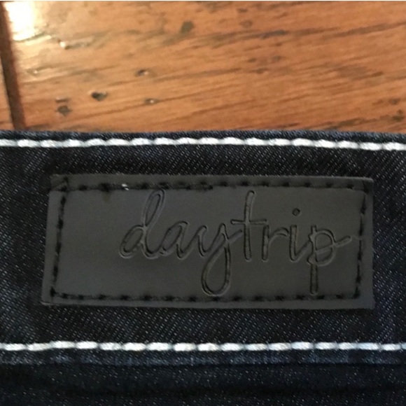 Daytrip - Dark Wash Lynx Jeans - 27L - Picture 4 of 8